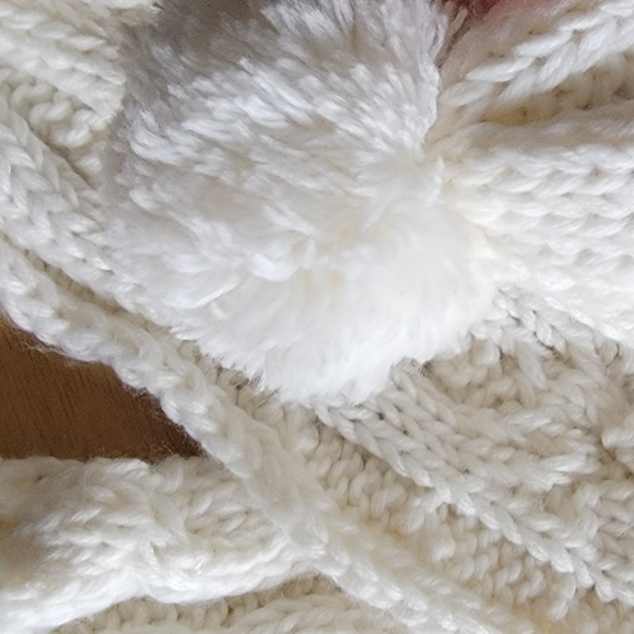 NWOT* GAP Knitted Hat and Scarf Set with pom pom balls. - Picture 3 of 6
